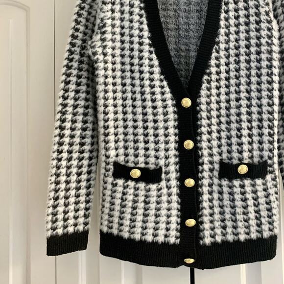 Houndstooth Long Sleeve Thick Cardigan Sweater Fuzzy Gold Buttons Womens XS - Picture 2 of 5